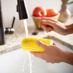 Scrub Daddy houbička na utírání prachu růžová