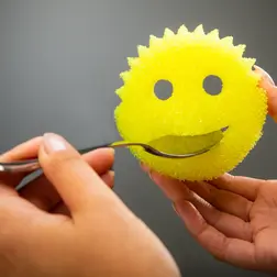 Houbička Scrub Daddy Original žlutá