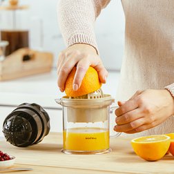 Ruční multifunkční lis na citrusy a ovoce NAVA Misty 500 ml