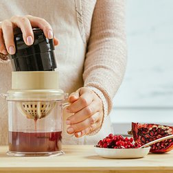 Ruční multifunkční lis na citrusy a ovoce NAVA Misty 500 ml
