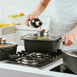 Čtvercový pekáč NAVA Funtzio24x24 cm s víkem